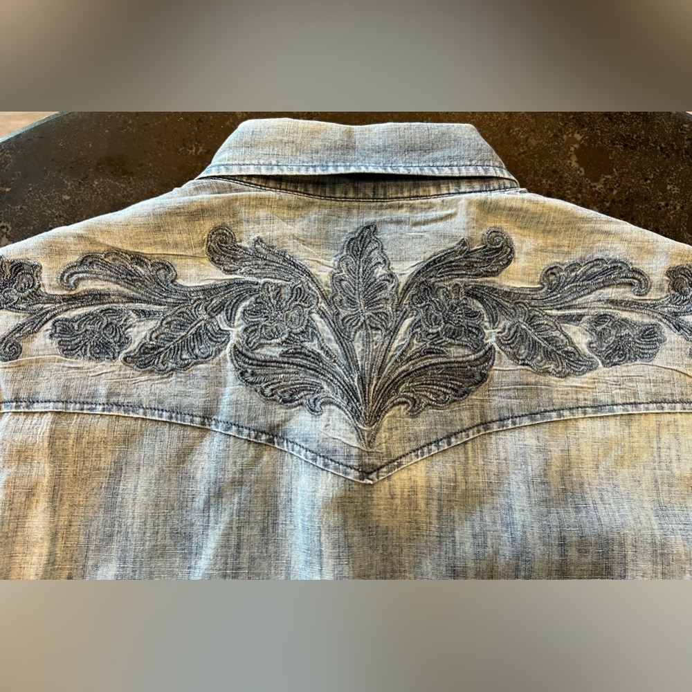 Lucky Brand Men’s embroidered denim shirt size L